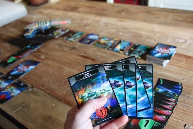 Star Realms - enseñando cartas