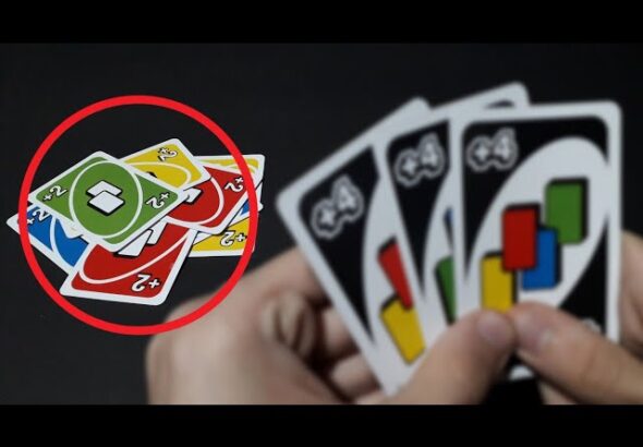 Cartas del juego UNO mostrando los colores rojo azul verde y amarillo con cartas de accion